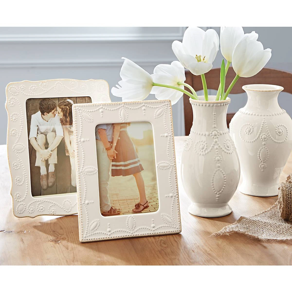 858821_w1_8aade5c5-376d-4e82-aba6-6f14ce324bee.jpg Lenox Home Décor French Perle White™ 5" X 7" Frame