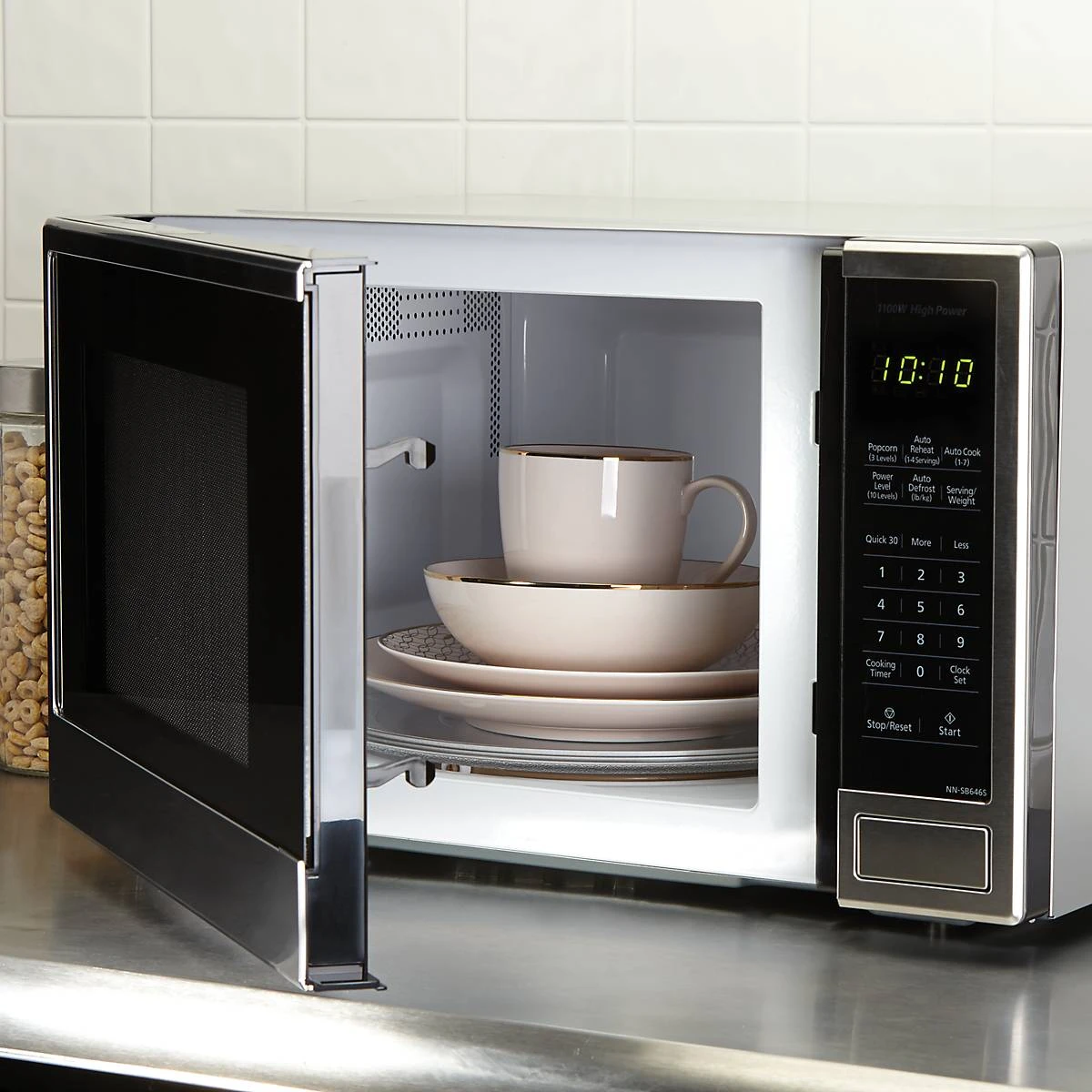 884660_w2_1cd99ea3-d326-47ac-a3b6-e11ac23a7ea5.jpg Lenox Trianna 4-piece Place Setting Dinnerware