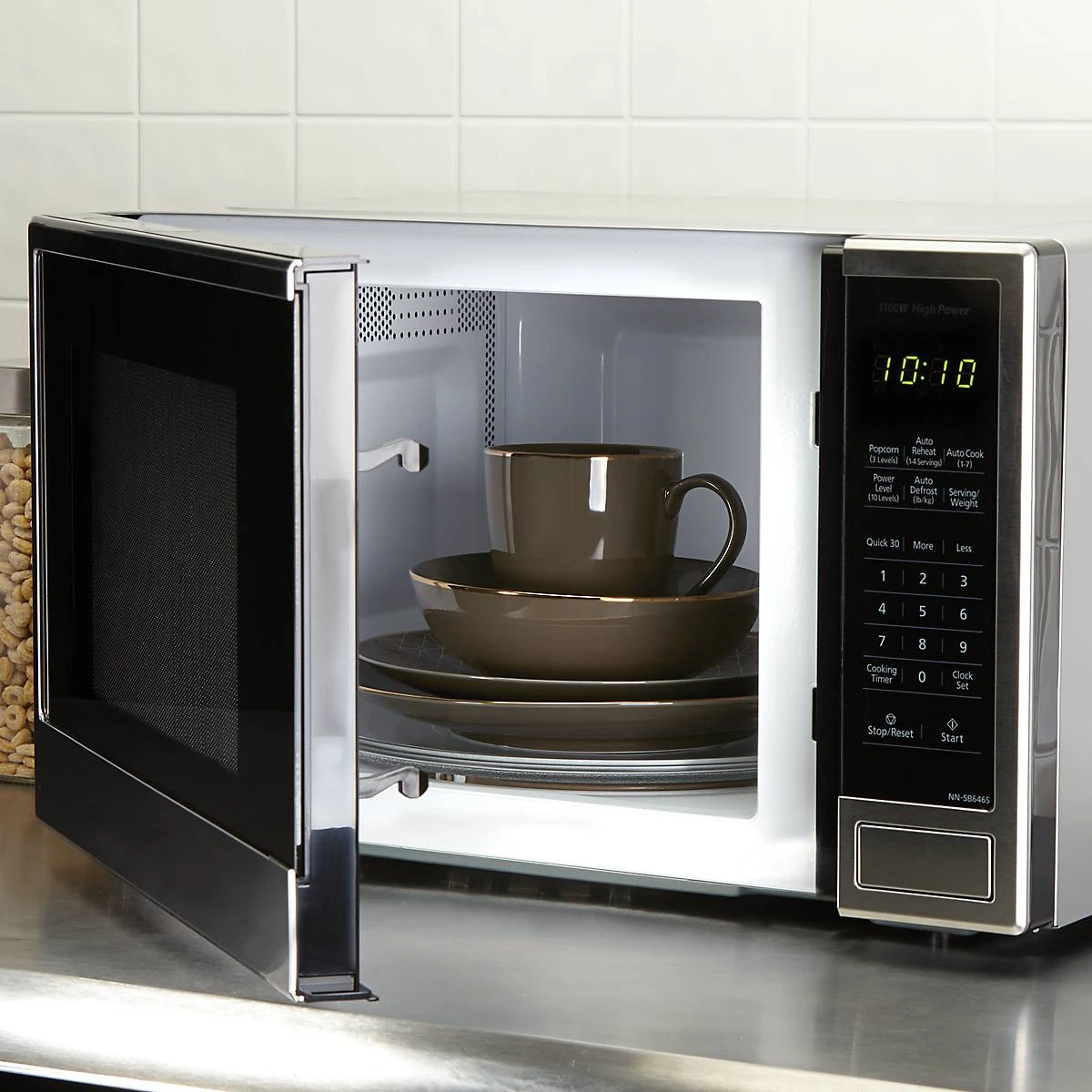 885152_w2_c0799a4b-3458-45f3-bc99-1b465629221b.jpg Lenox Trianna 4-piece Place Setting Dinnerware