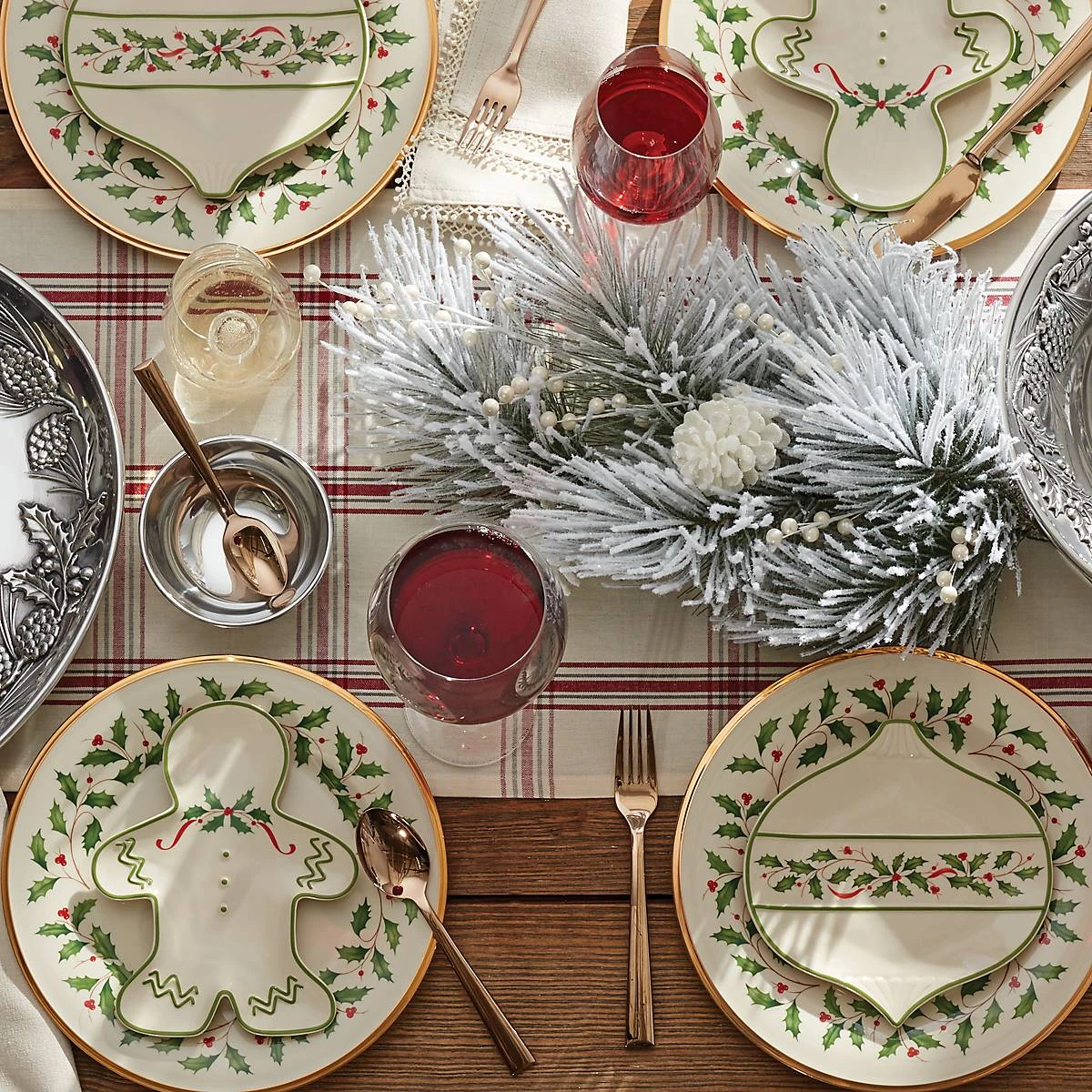 887060_w2_541df9ac-65e9-4b67-aec4-243ef554282c.jpg Lenox Holiday™ Gingerbread Man Accent Plate Dinnerware
