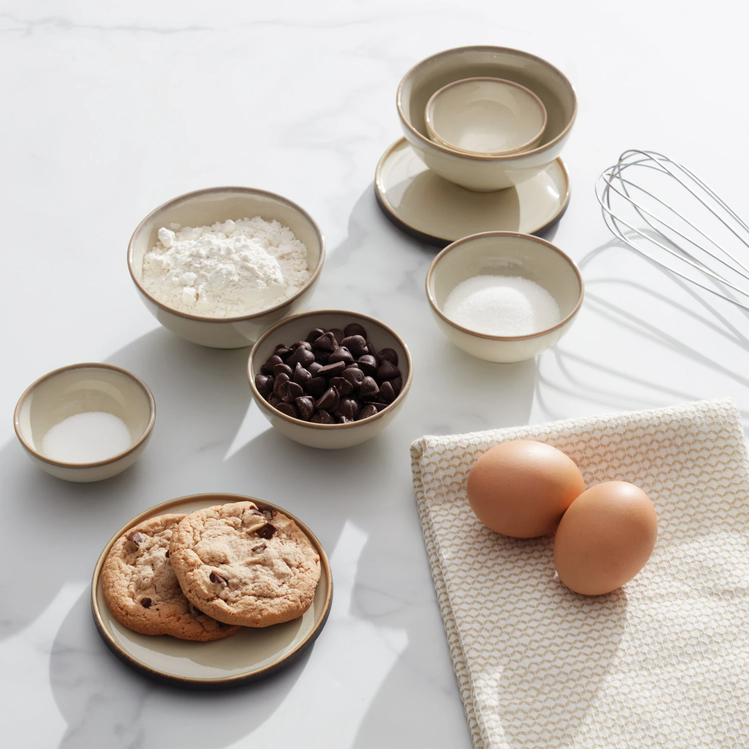 891110_w20_02d62eb2-e95f-425c-9c34-3f100a5ecbf2.jpg Lenox Serveware Mini Luna Nesting Set