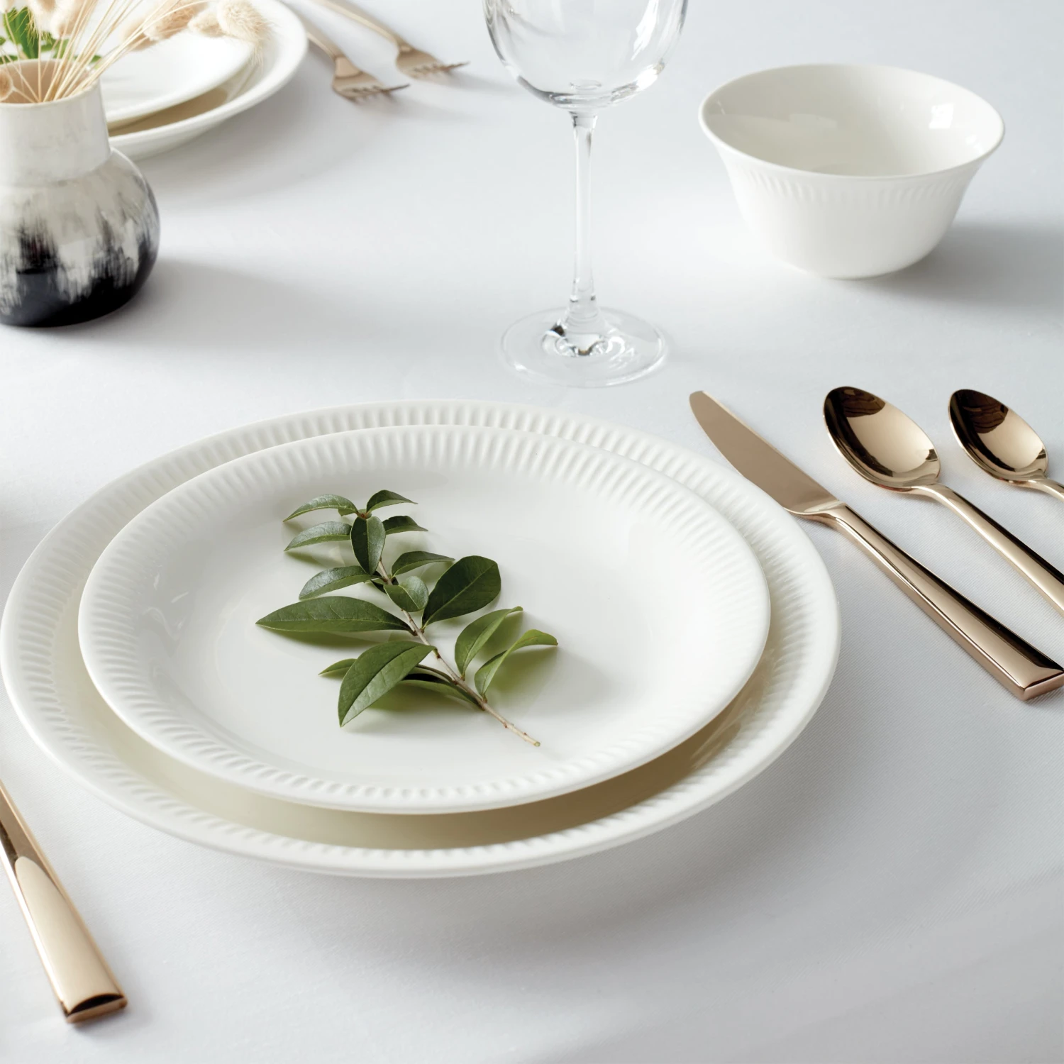 891166_w16.jpg Lenox Profile White Porcelain 4-Piece Dinner Plate Set Dinnerware