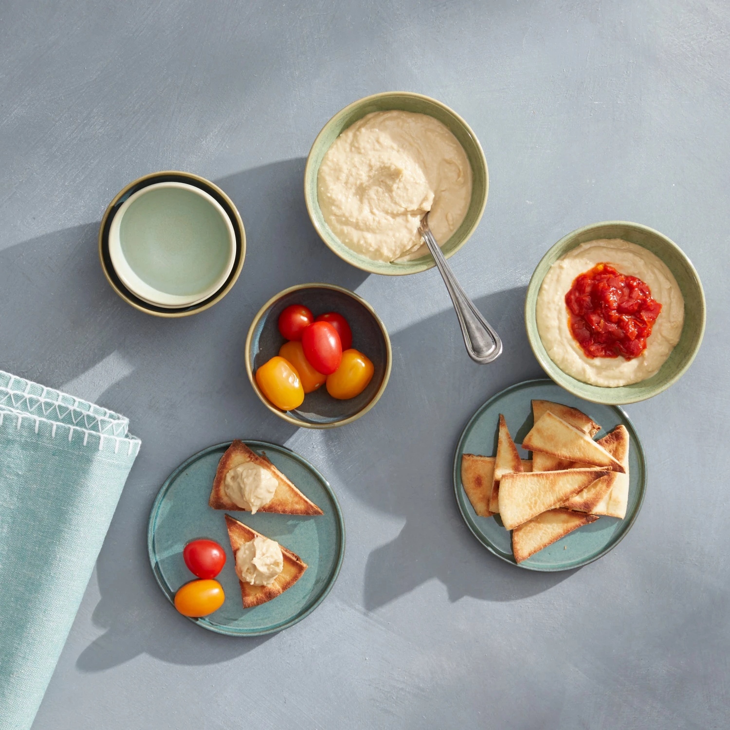 892515_w17_497d17f1-1823-4cab-ace1-82c73796e86c-2.jpg Lenox Serveware Mini Luna Nesting Set