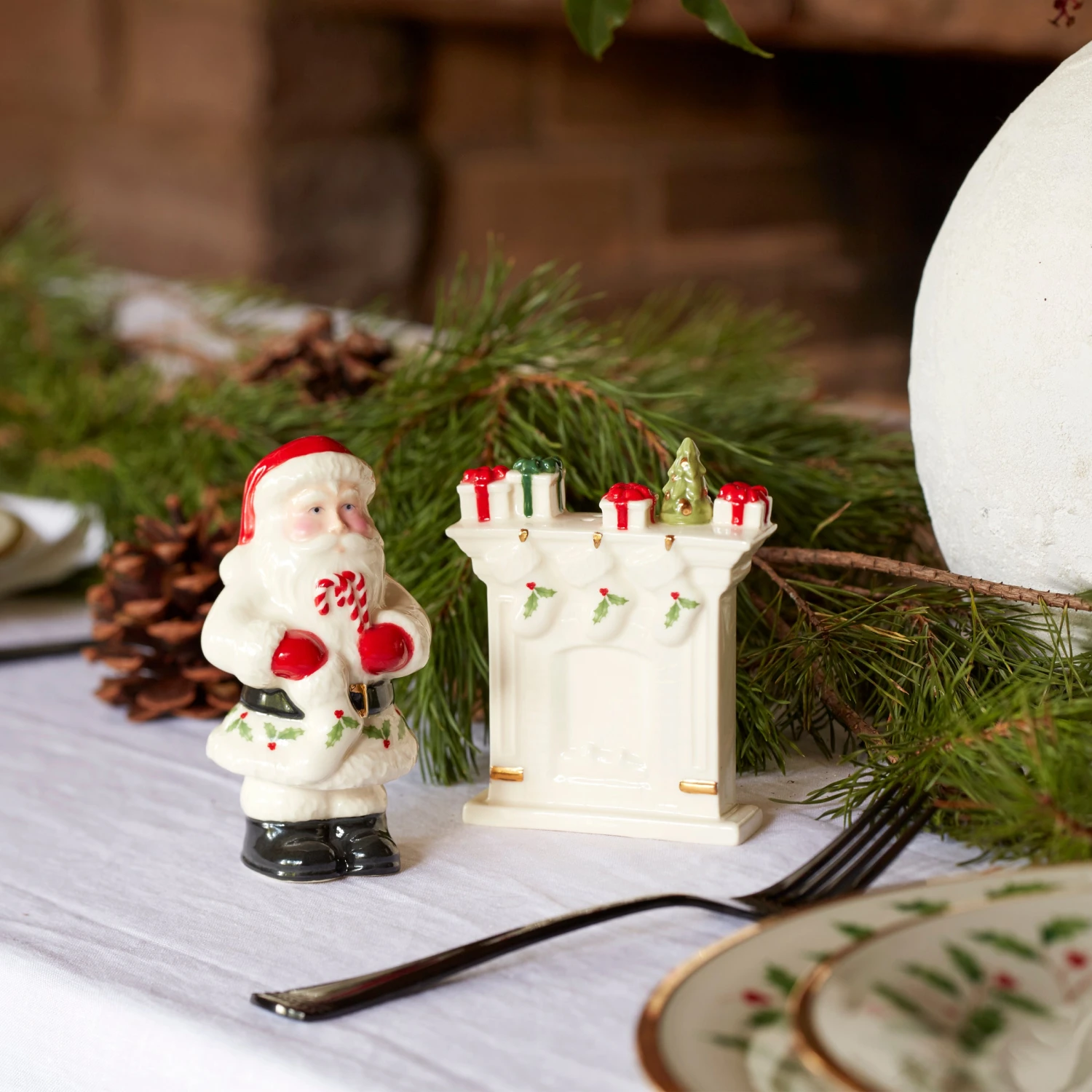 893502_w11_7f255c78-5947-4621-8f14-8f825661e541.jpg Lenox Dinnerware Holiday Santa & Fireplace Salt & Pepper