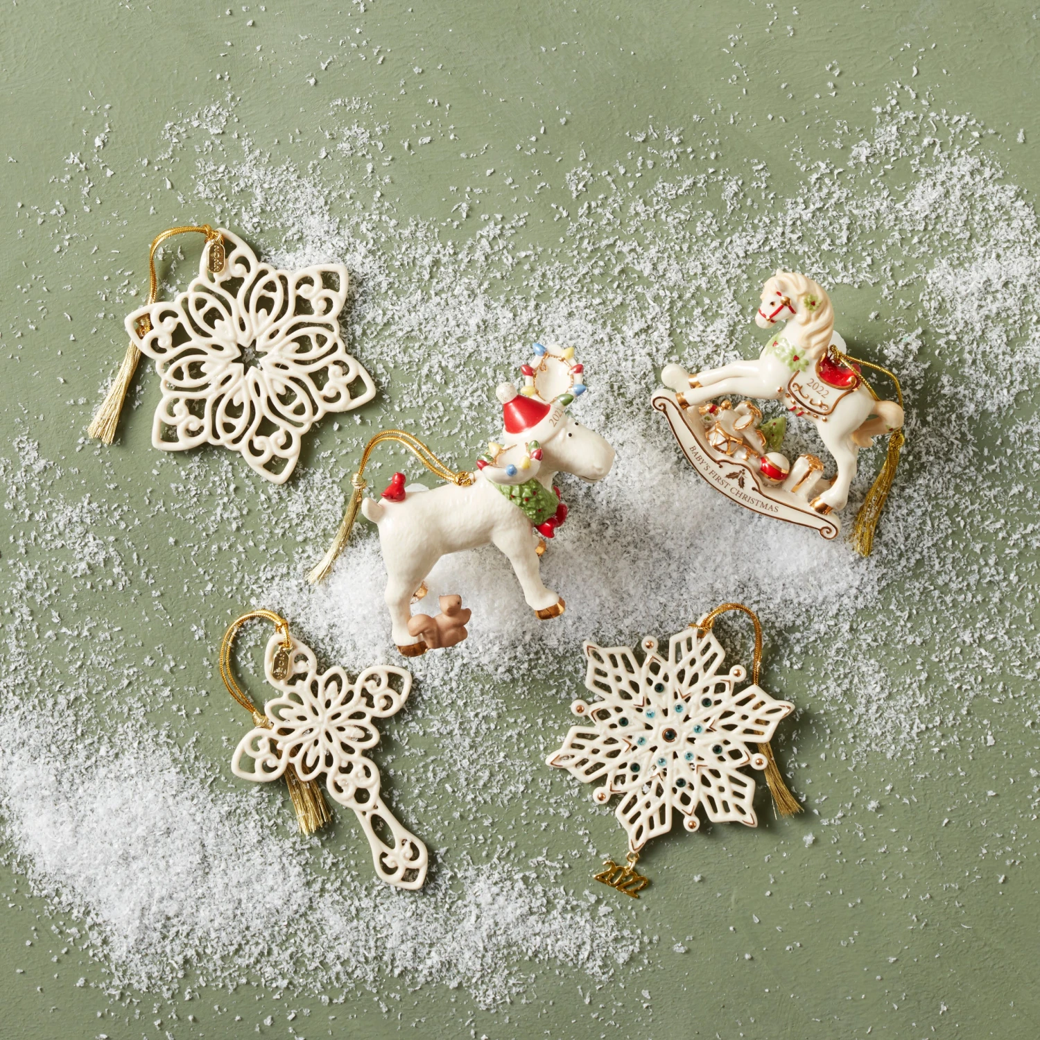 893694-893717-893718-894071-LHOL-22-FEA-1_3f57e51f-68c7-401b-992a-f57ffde3dca7.jpg Lenox 2022 Snow Fantasies Snowflake Ornament Annuals