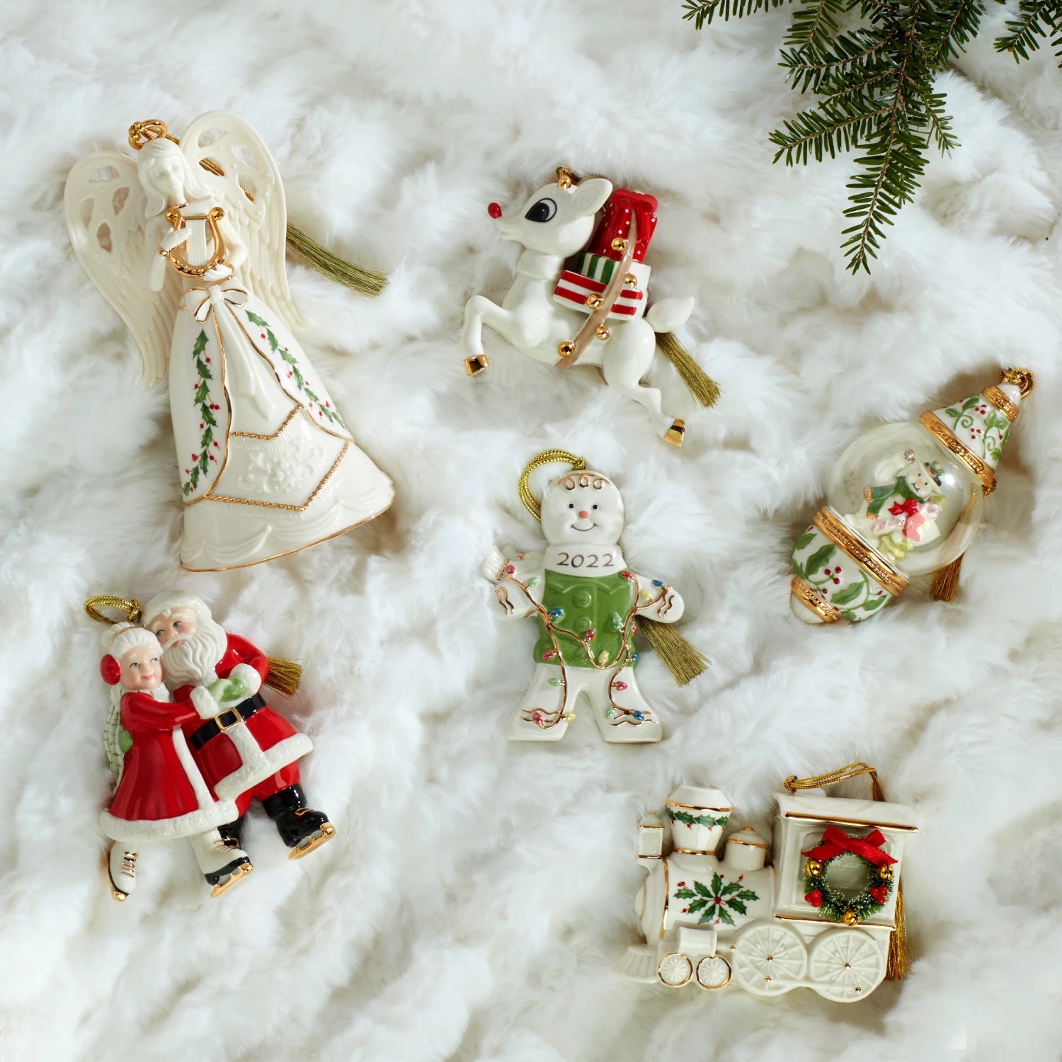 893701-893703-893692-894081-893726-883612-LHOL-22-FEA-2_edaaad91-569d-4056-89f4-53bc9a2a0c32.jpg Lenox Annuals 2022 Holiday Train Ornament