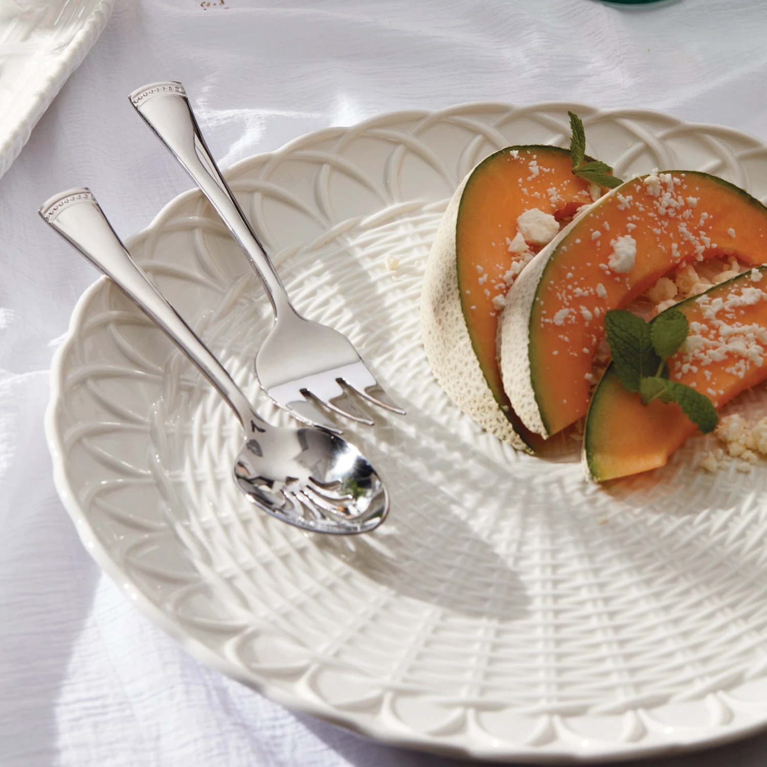 893880-893875-893879-LNP-S22-FEA-2.jpg Lenox Wicker Creek Round Platter