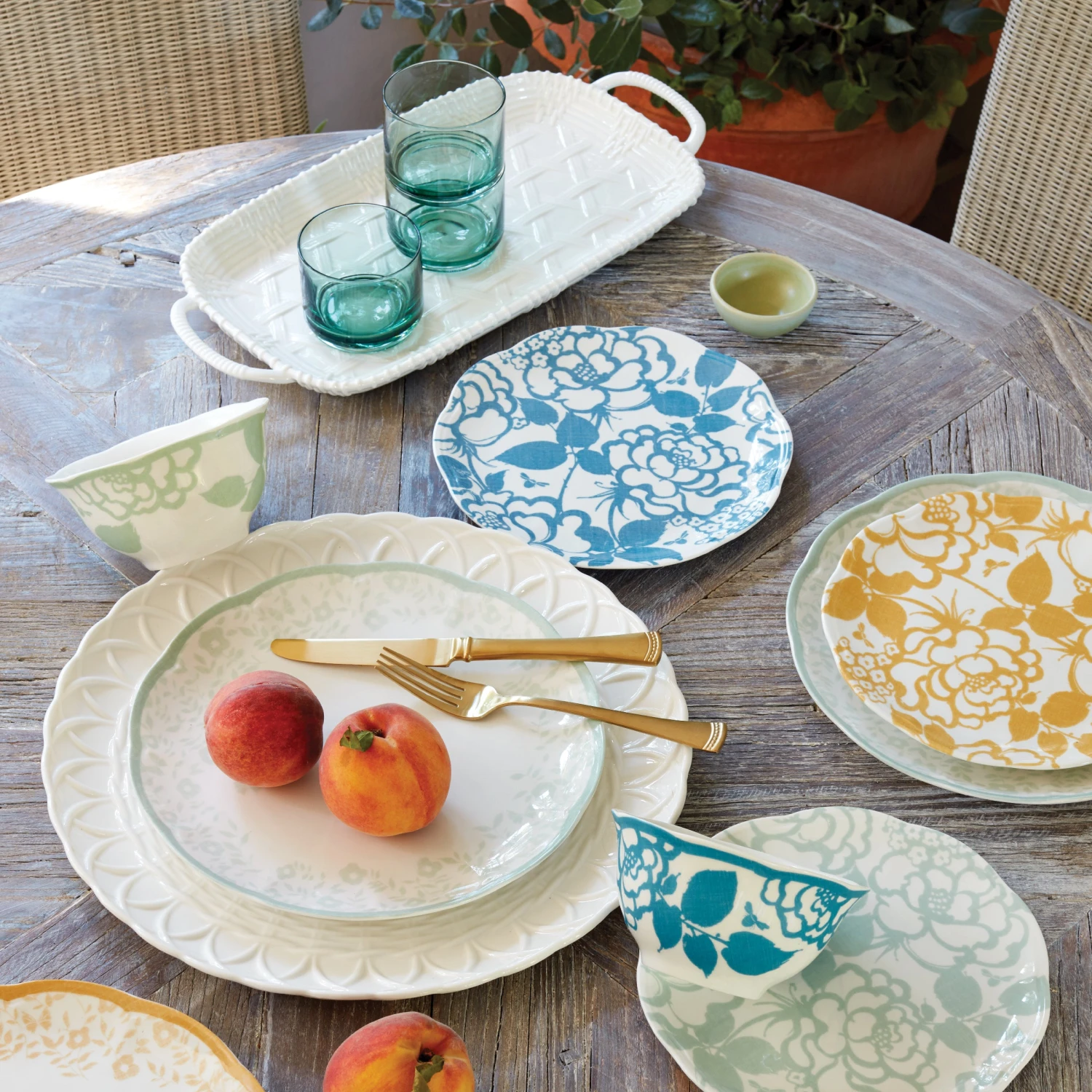 894277-894335-894088-894090-894281-894304-LNP-S22-FEA-1.jpg Lenox Wicker Creek Round Platter