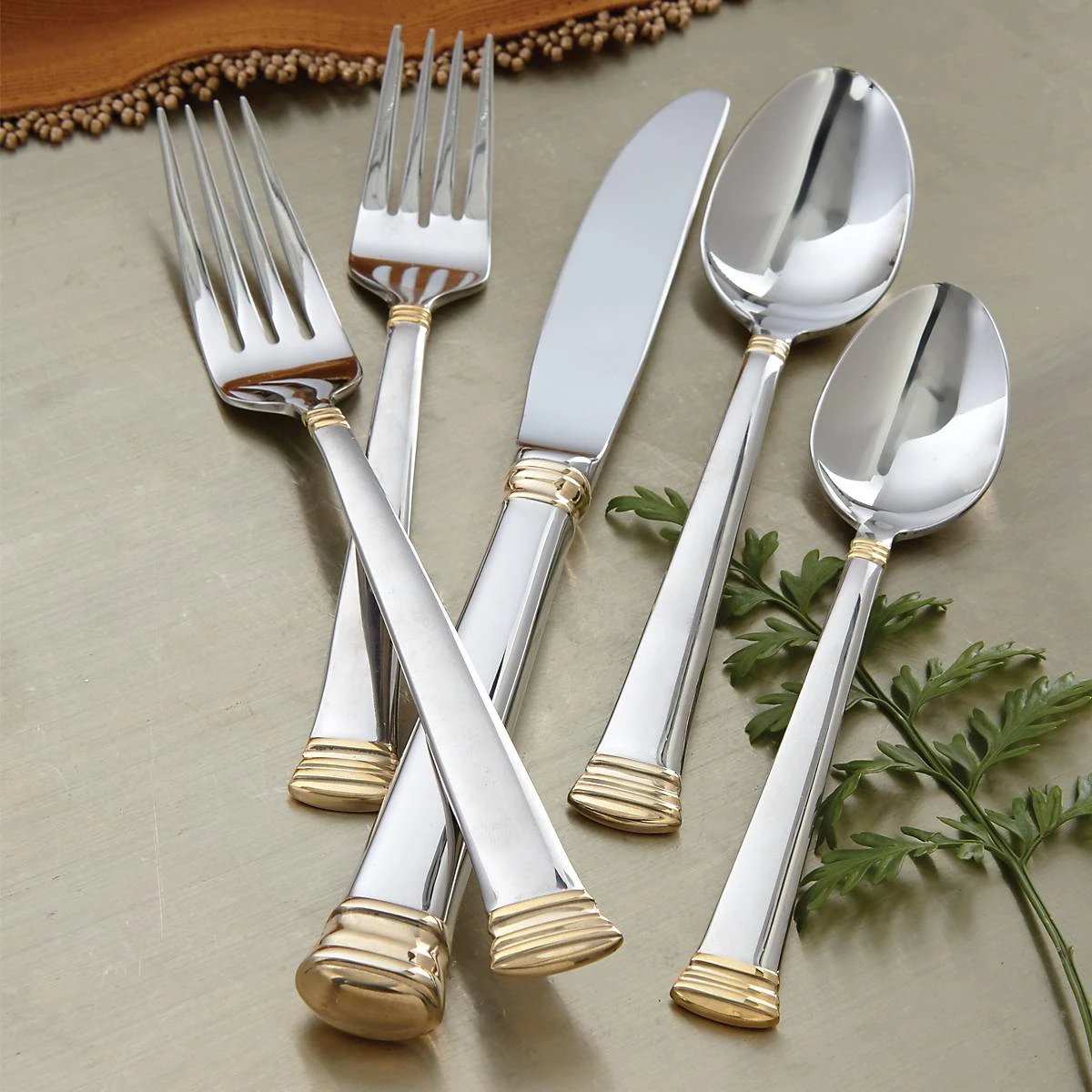 9828092_w2_0ccb7482-e42b-4e74-bd88-303810113d6f.jpg Lenox Flatware Eternal Gold™ 5-piece Place Setting